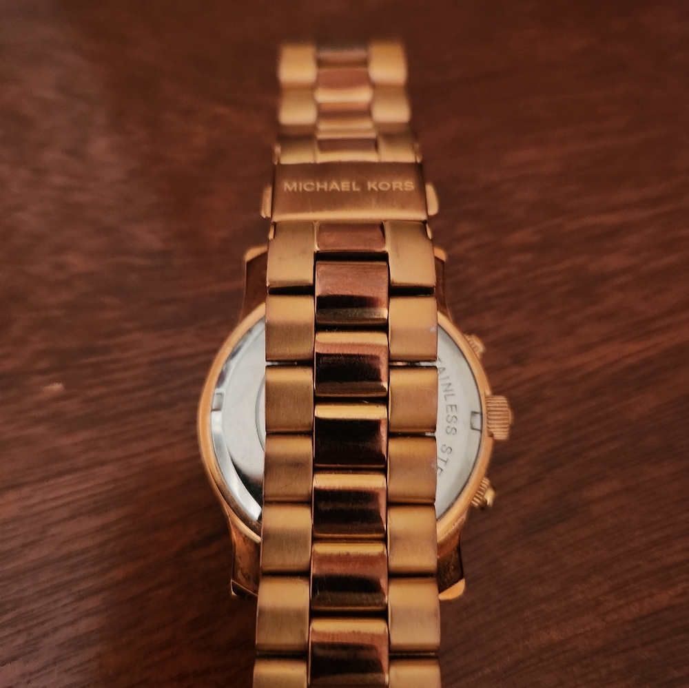 Michael Kors Rose Gold Watch - Picture 2 of 3
